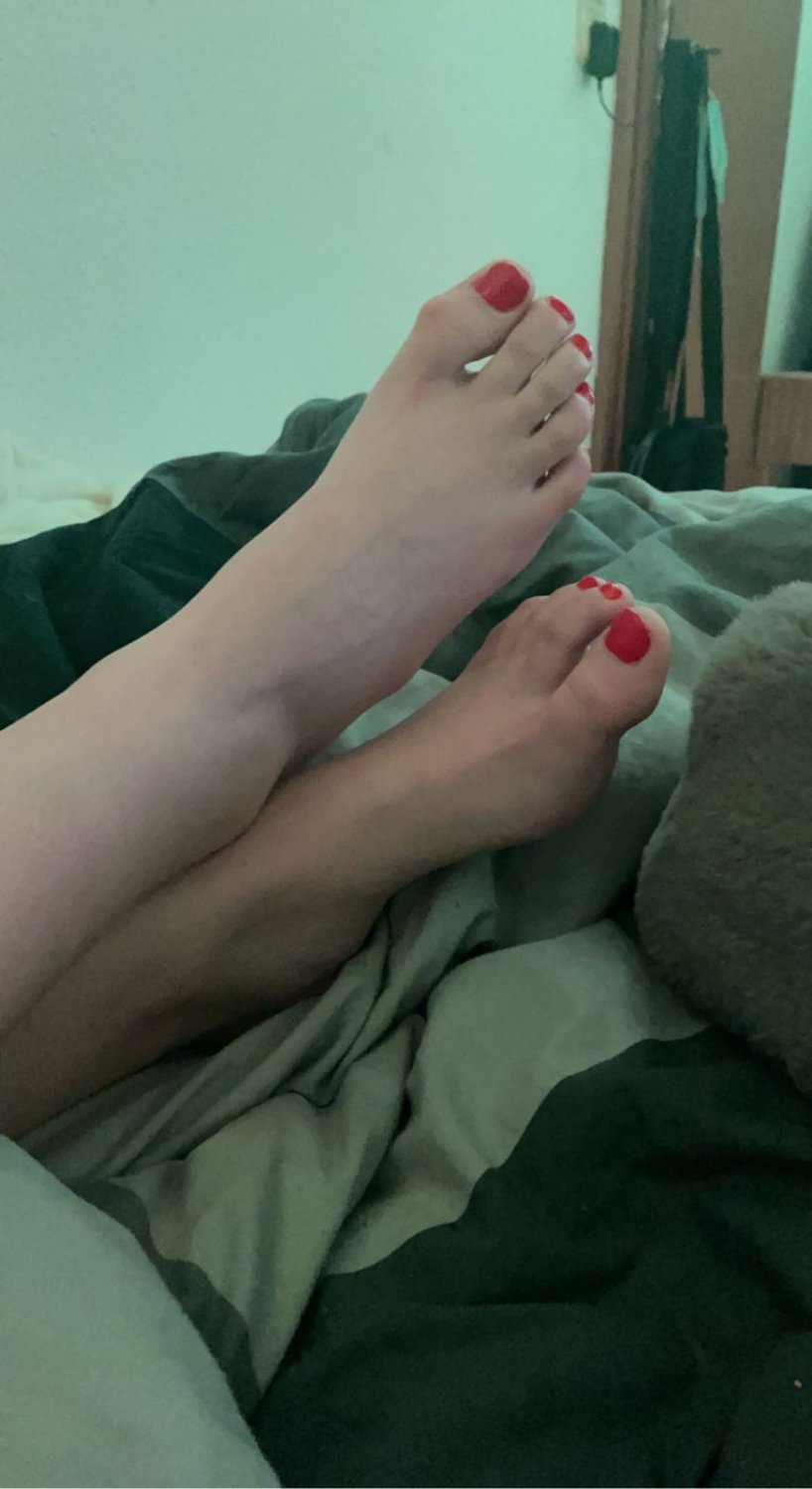Lucy's sexy feet 19 year old #zN8lVKow