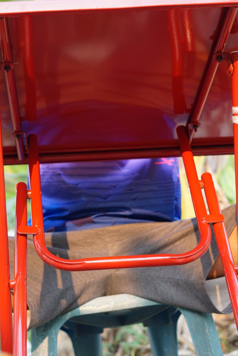 being secretly photographed under the table #PaLZ3pix