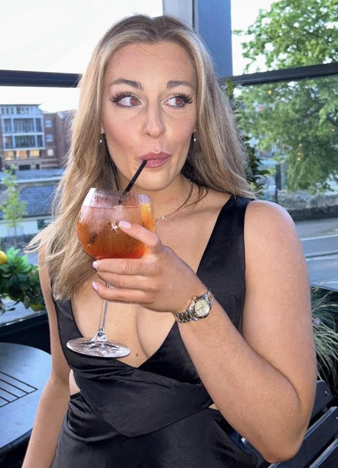 Sexy PAWG Emma wants everyone to see how good of breeding material she is #5TSUIDZy