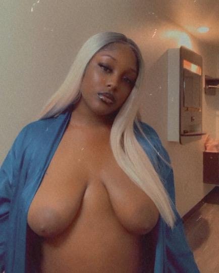 Big Booty Desiree in Lingrie and Nude Selfie #l1k0UheK