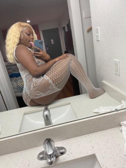 Big Booty Desiree in Lingrie and Nude Selfie #qQPmgik6