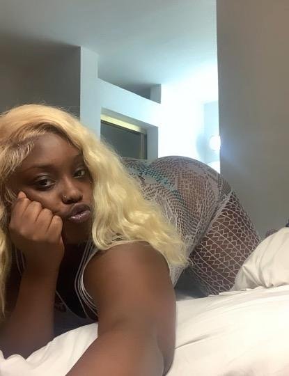 Big Booty Desiree in Lingrie and Nude Selfie #rDCl513S
