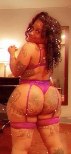 Tatted and caked up #eUh1kUSd