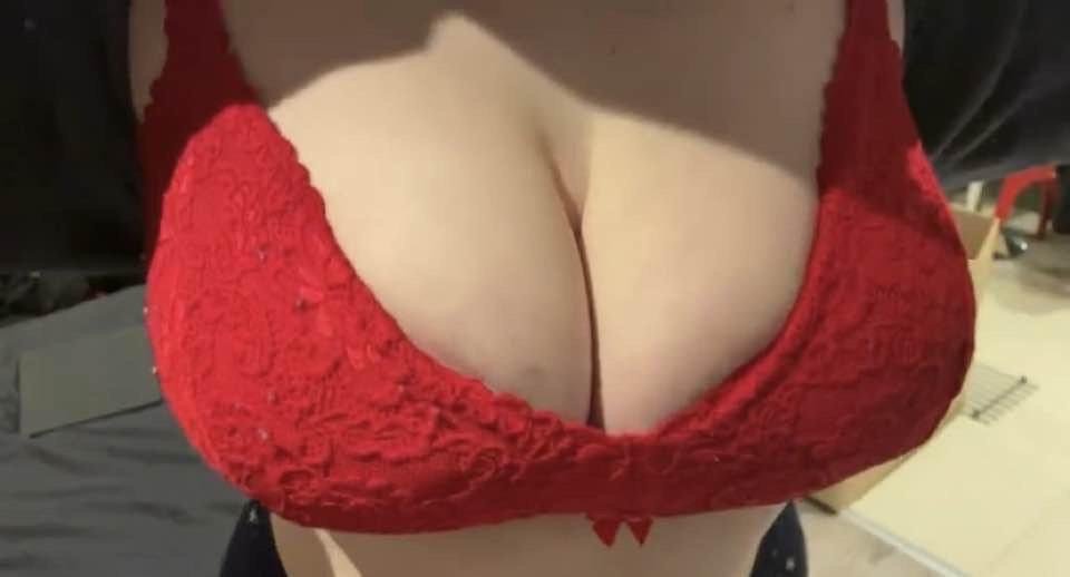 Fat tit Emma 28 from the UK #rJylQ2BJ